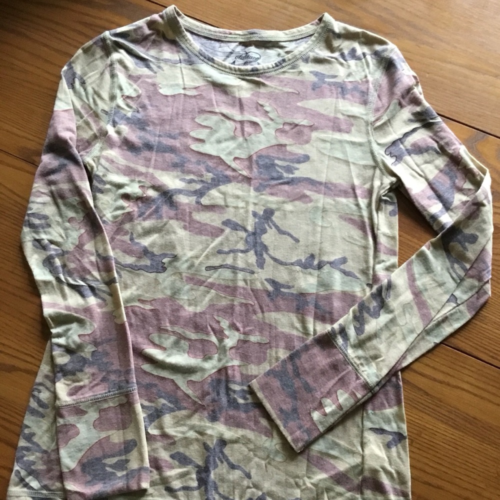 Old Navy. Medium. Camouflage long sleeve tee